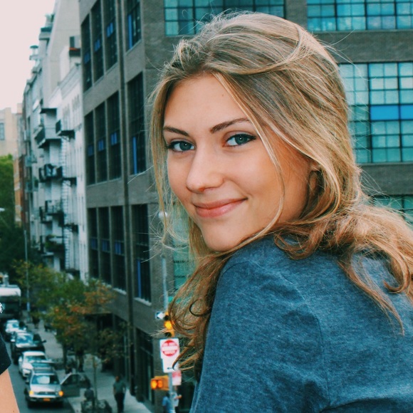 Meet your Posher, Claire - Picture 1 of 1